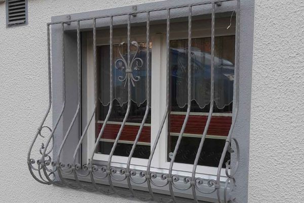 fenstergitter-003BFCE450C-BD39-EE53-ECDA-A9FF452E9D87.jpg